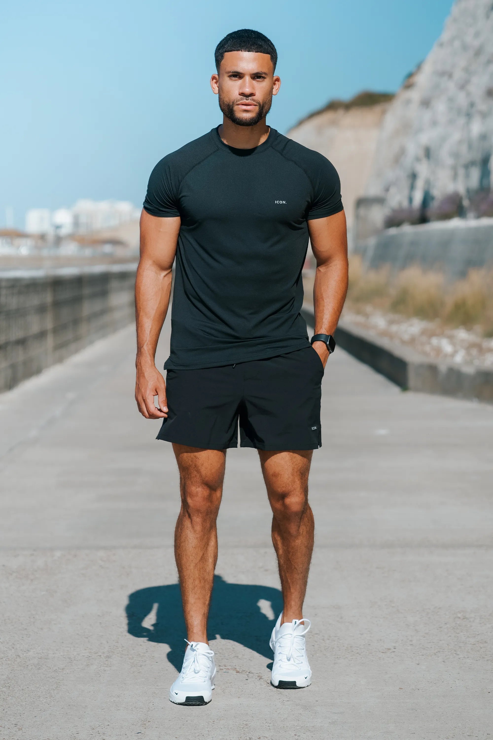 Los pantalones cortos activos del icono