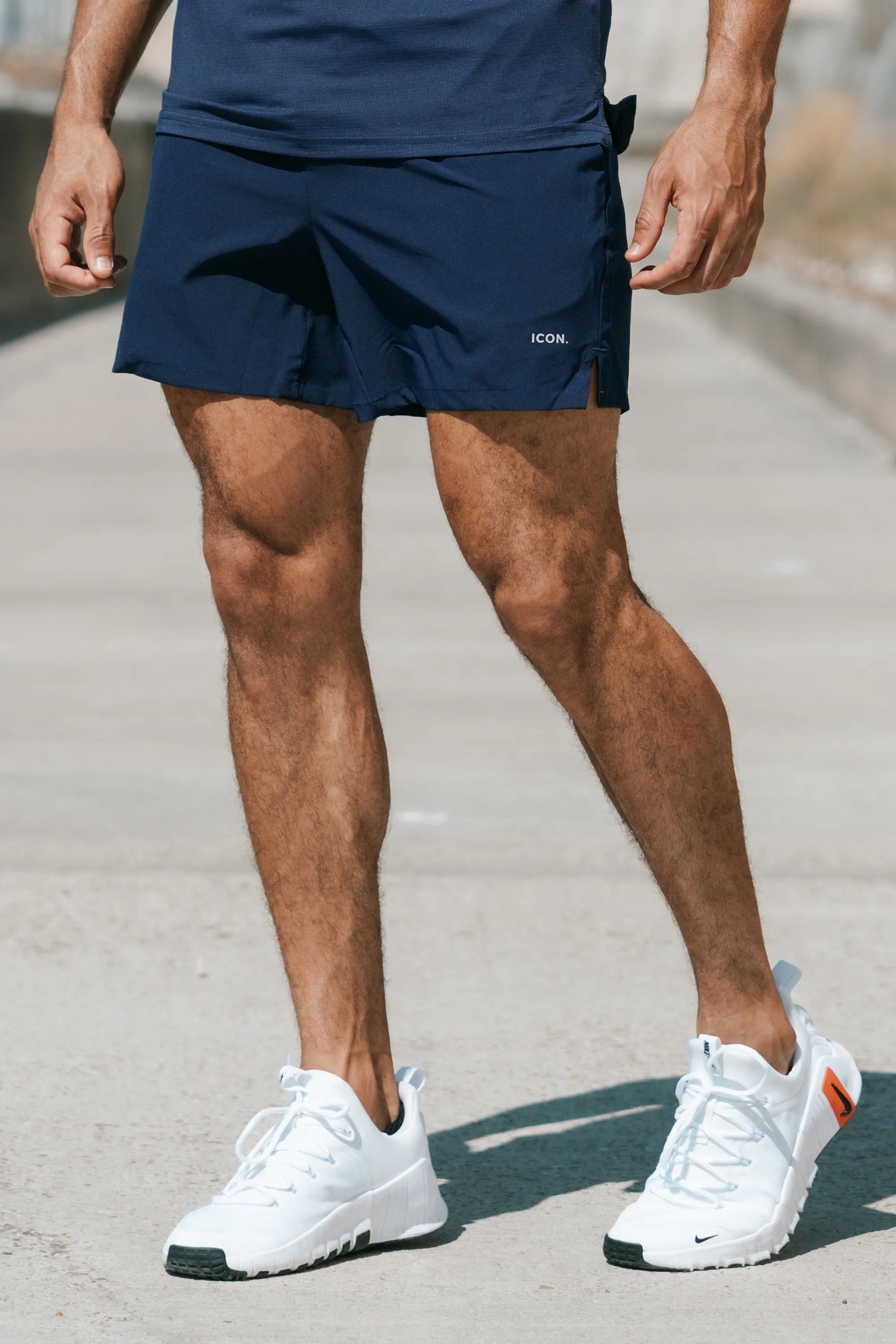 Los pantalones cortos activos del icono